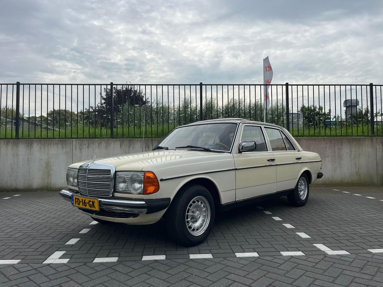 Mercedes-Benz 200-280 (W123) - 240 D 1979 Belastingvrij! Originele NL auto - AutoWereld.nl