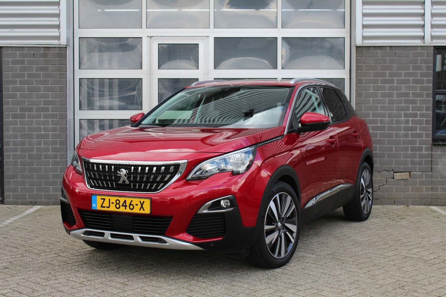 Peugeot 3008 - 1.2 PureTech Allure / Carplay / Panoramadak / N.A.P. - AutoWereld.nl