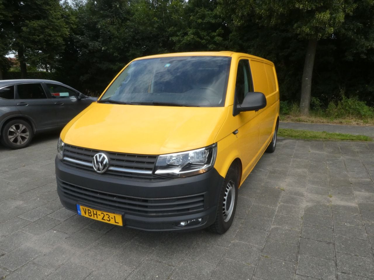 Volkswagen Transporter - 2.0 TDI L2H1 Highline 2.0 TDI L2H1 Highline - AutoWereld.nl