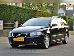 Volvo V50 - 2.4 Momentum | AUTOMAAT | CLIMA | CRUISE | LEDER | TREKHAAK | NAP | ZEER MOOIE GOED ONDERH