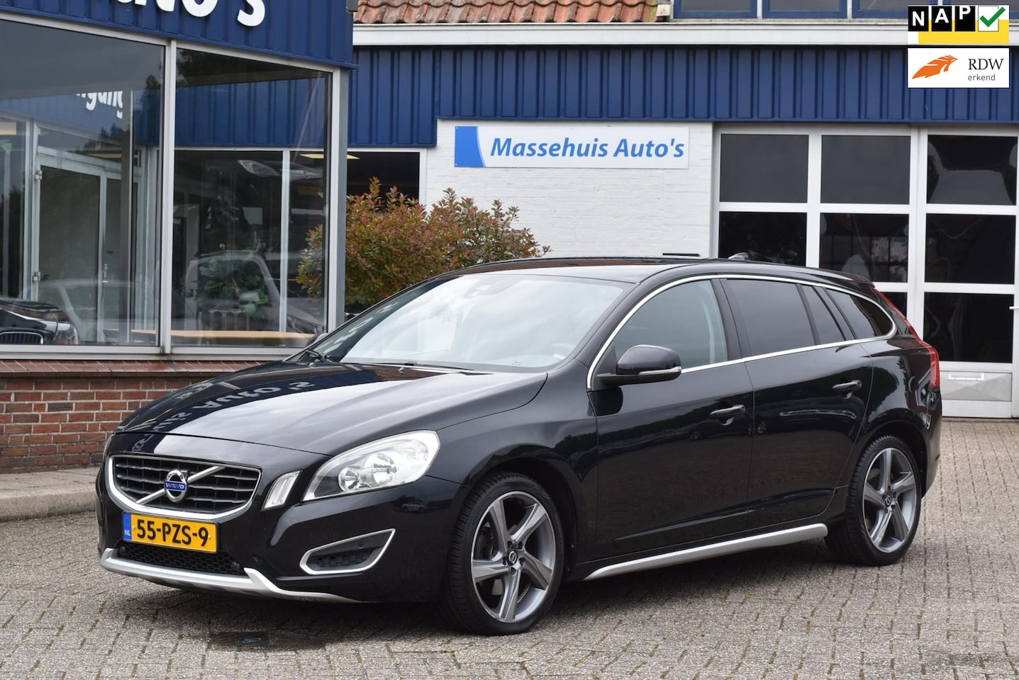 Volvo V60 - 1.6 T4 Momentum Automaat Trekhaak 1600kg Navi Cruise Nwe APK - AutoWereld.nl