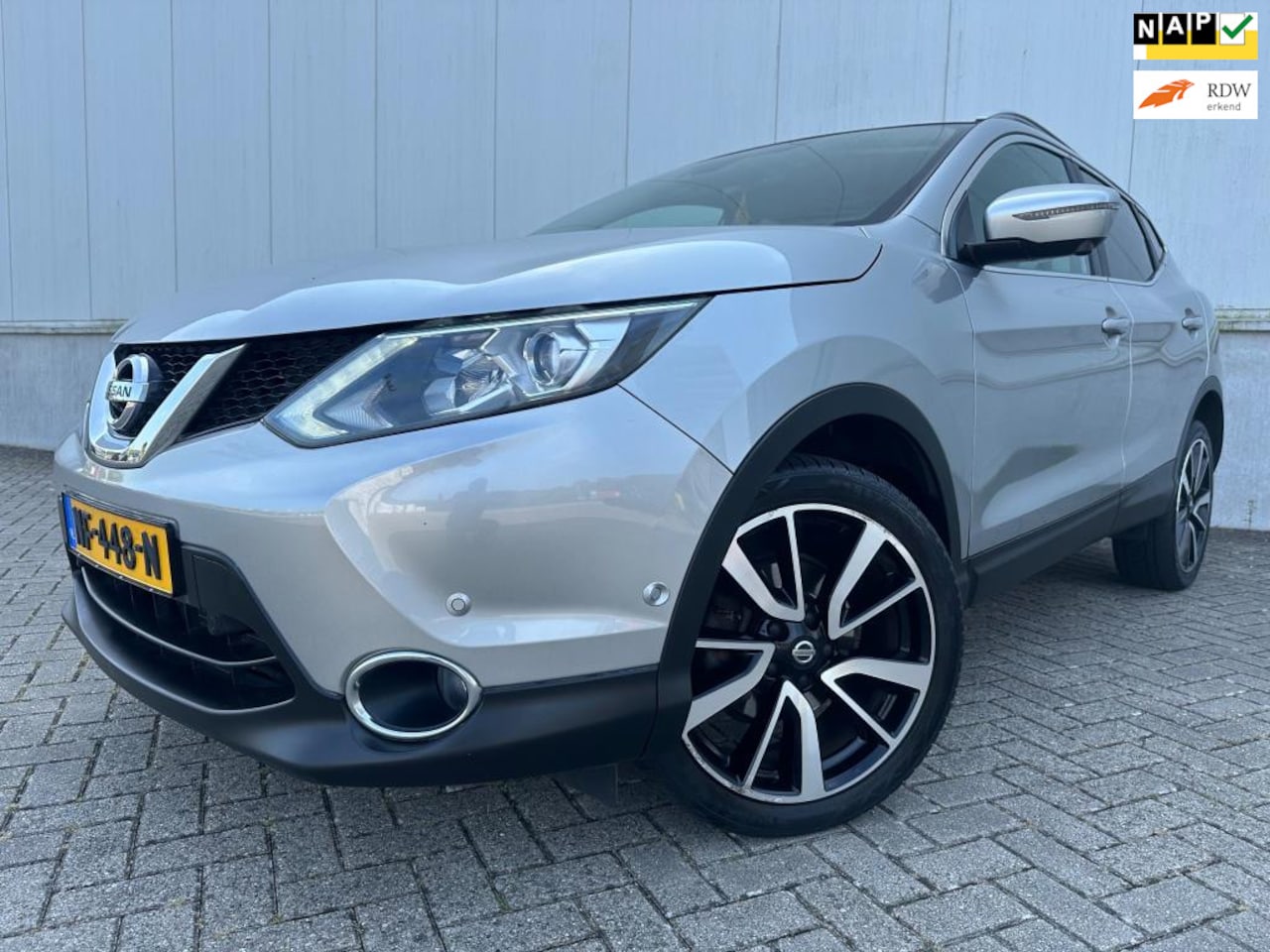 Nissan Qashqai - 1.2 Tekna Pano, Leer, Navi, Aut, NL auto... - AutoWereld.nl