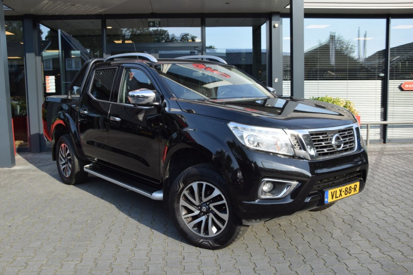 Nissan Navara - 2.3 DCI DUBBEL CABIN  2SITZ A/T  VAN - AutoWereld.nl