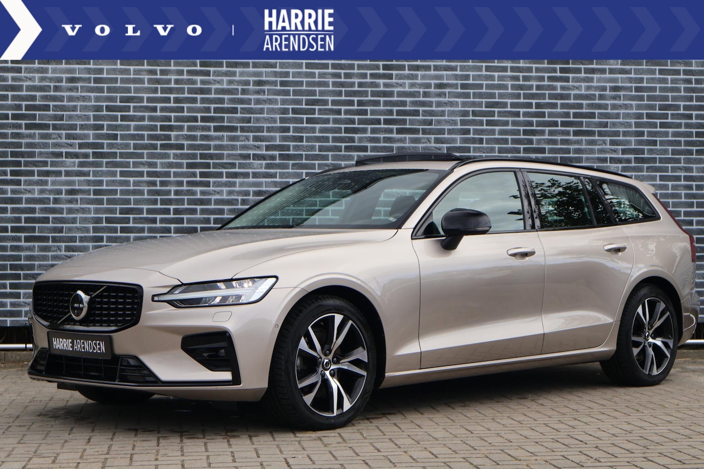 Volvo V60 - 2.0 B3 Plus Dark | Trekhaak | Schuif-/Kanteldak | Harman/Kardon | Rondom zicht Camera - AutoWereld.nl