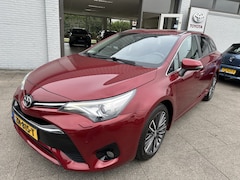 Toyota Avensis Touring Sports - 1.8 VVT-i Executive trekhaak Automaat