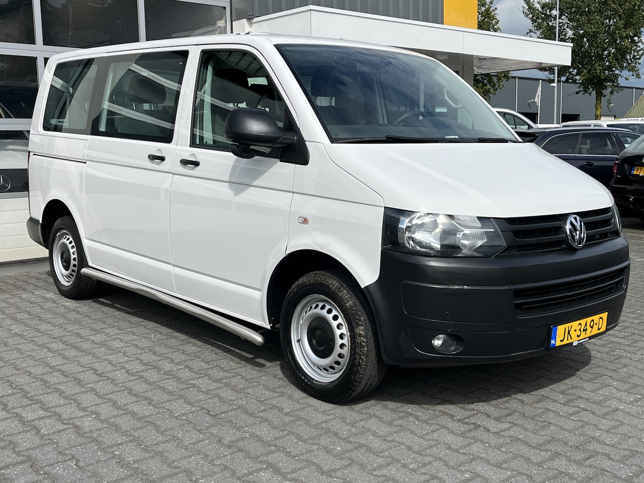 Volkswagen Transporter Kombi - 8-persoons 2.0 TDI L1H1 BTW en BPM vrij Airco Cruise control Trekhaak PDC 1e eigenaar Euro - AutoWereld.nl