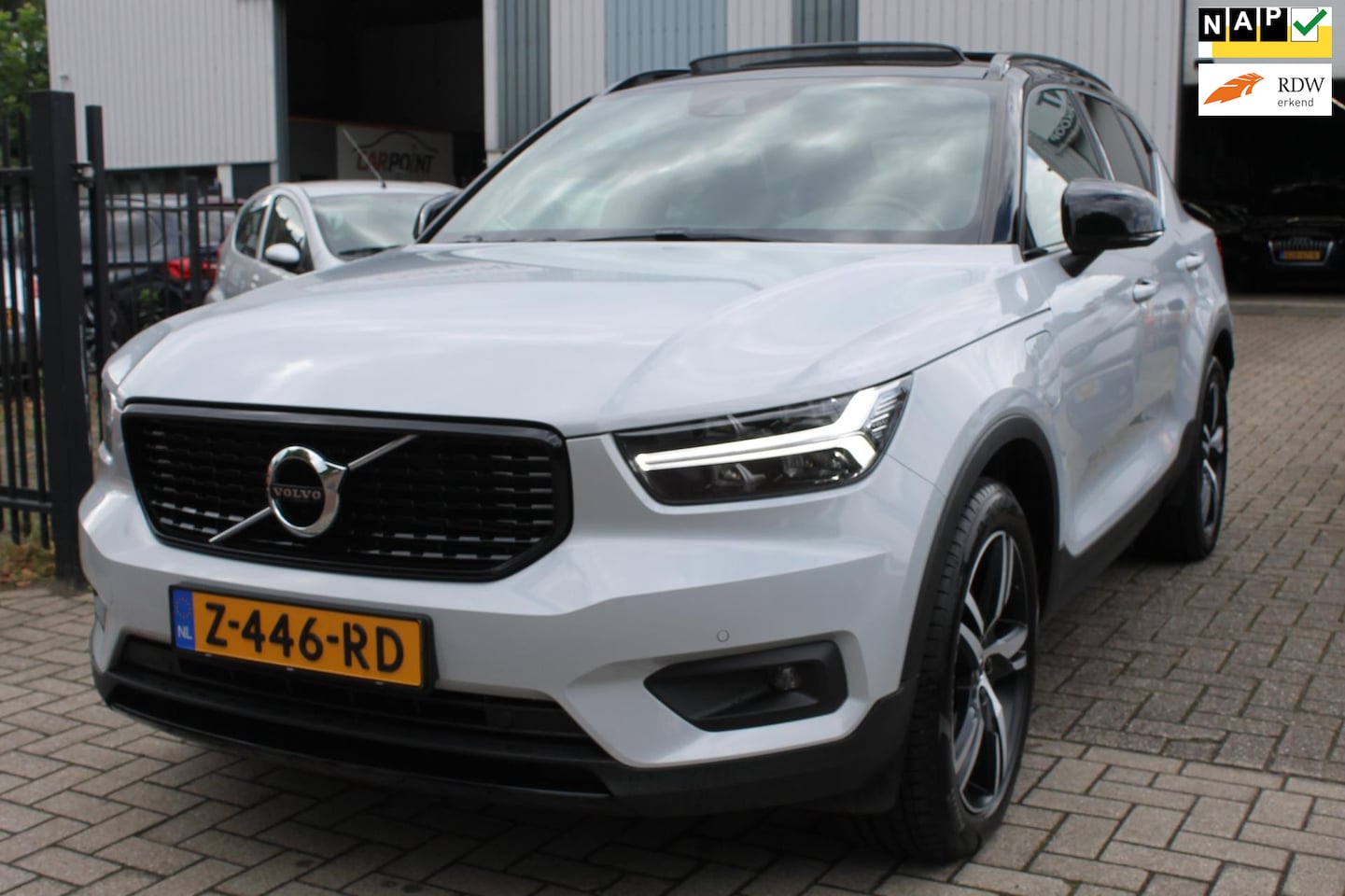 Volvo XC40 - 1.5 T4 Recharge R-Design Keyless Pano VOL!! - AutoWereld.nl