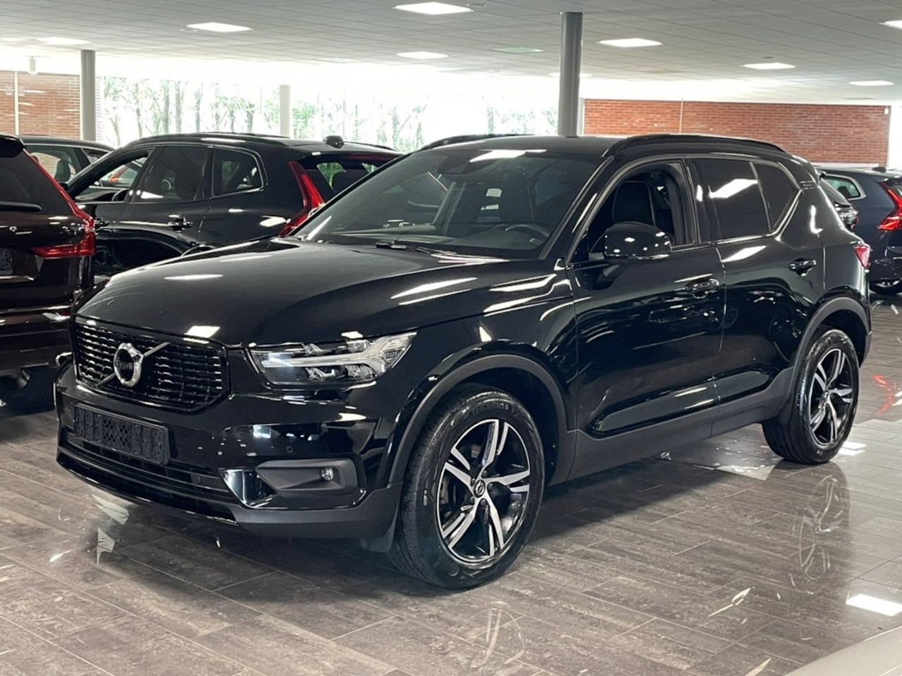 Volvo XC40 - T3 Aut. R-Design | Stoelverwarming | Standkachel met Volvo On Call App | Parkeercamera | B - AutoWereld.nl