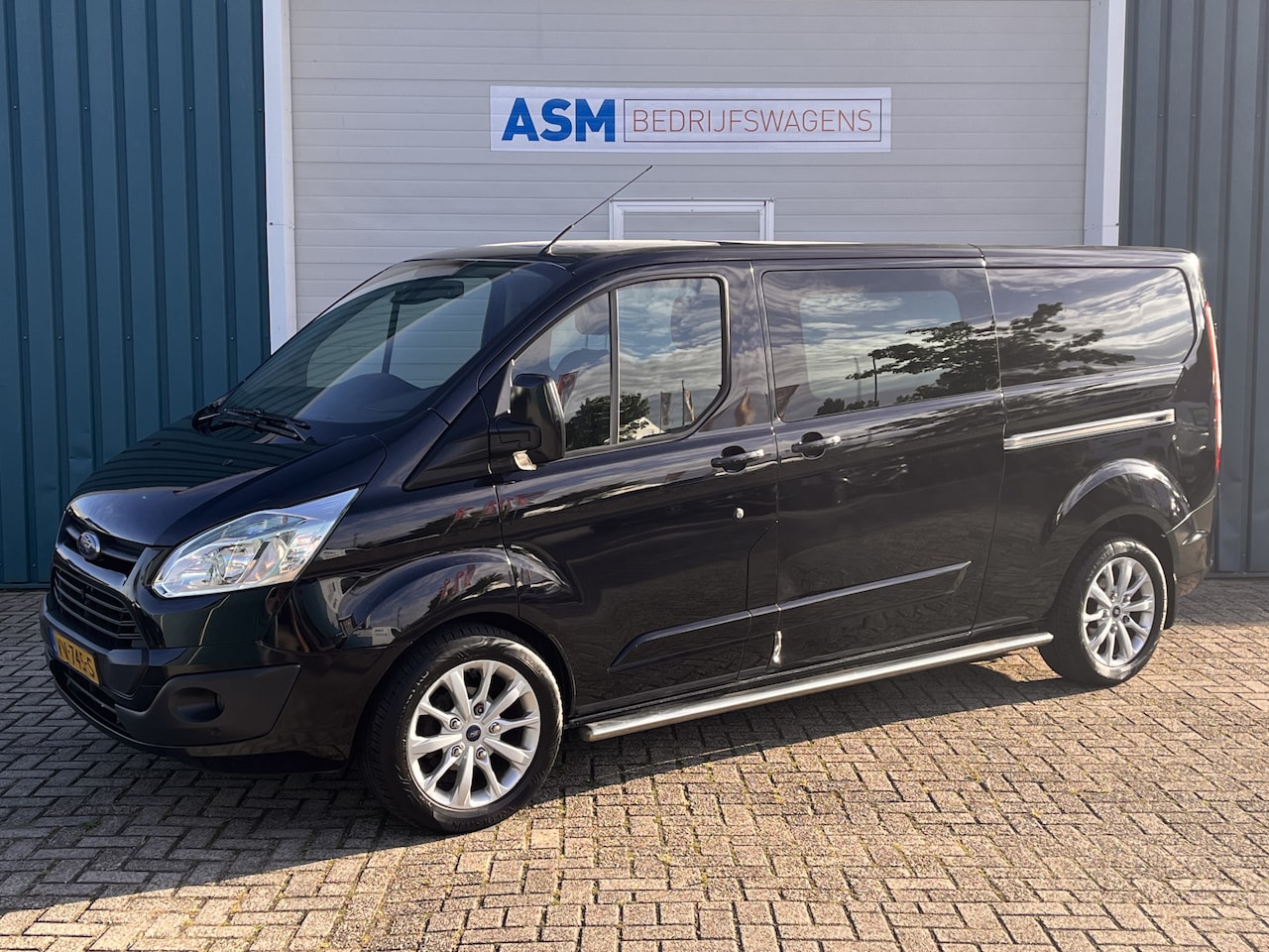 Ford Transit Custom - 290 2.2 155Pk TDCI L2H1 Limited / Cruise / Airco / Navi / 2x SCHUIFDEUR / Trekhaak / Apk t - AutoWereld.nl