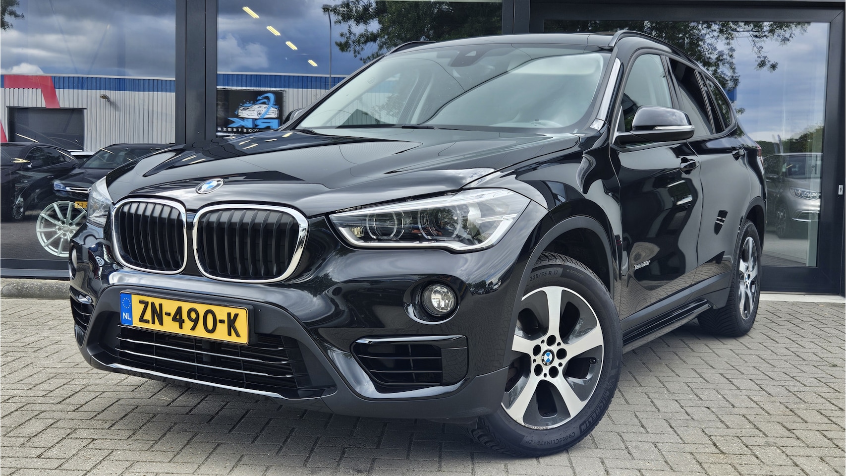 BMW X1 - sDrive18i High Executive + PANO DAK + LED + SPORTSTOELEN + KEYLESS - AutoWereld.nl