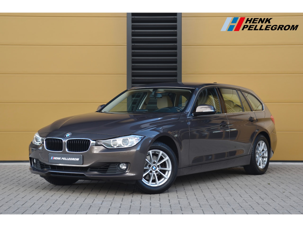 BMW 3-serie Touring - 320i High Executive * Leder * Dealeronderhouden * Sportstuurwiel * Navigatie * - AutoWereld.nl