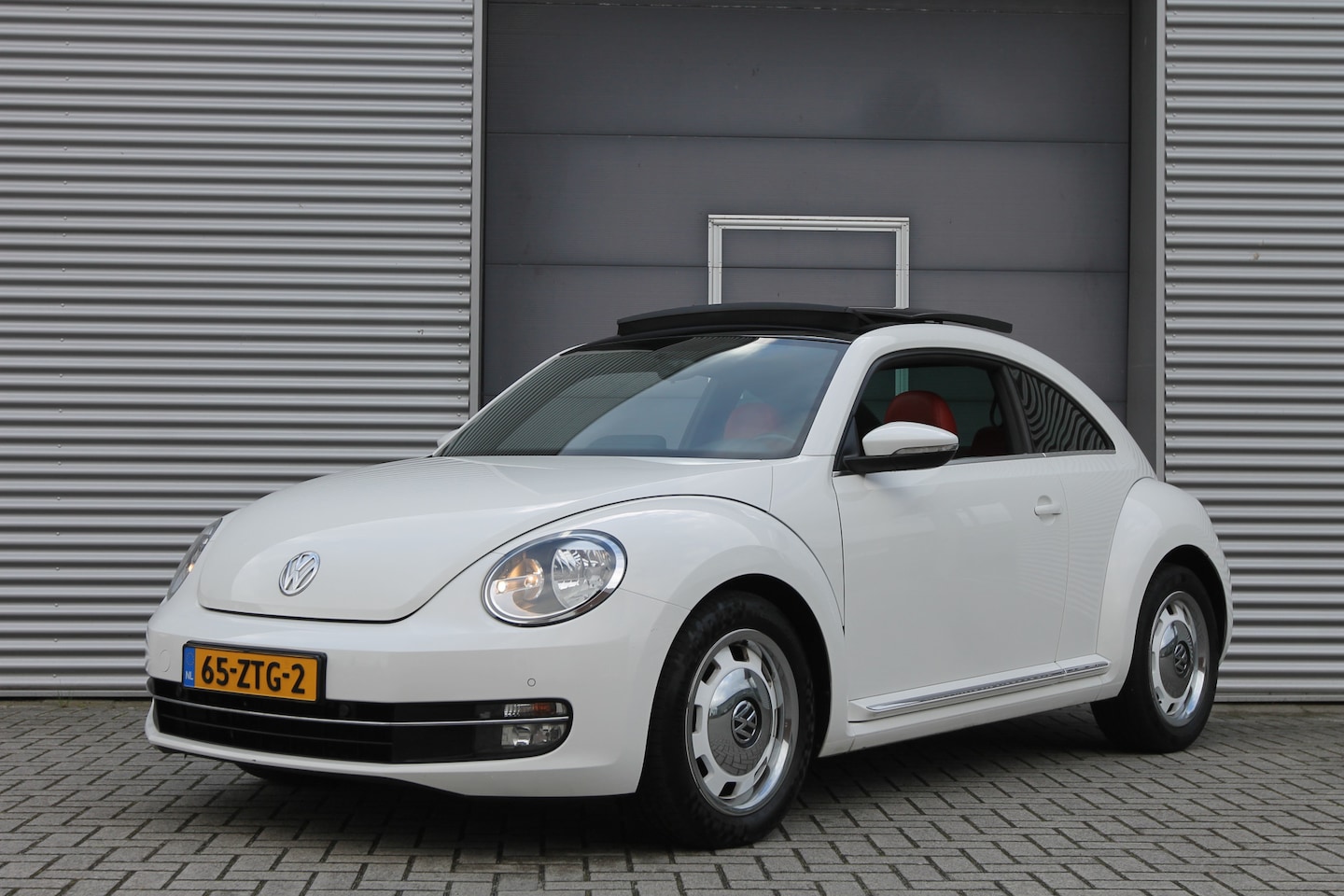 Volkswagen Beetle - 1.2 TSI Design I AUT. I LEDER I PANO.DAK I NAVI I CLIMA. - AutoWereld.nl