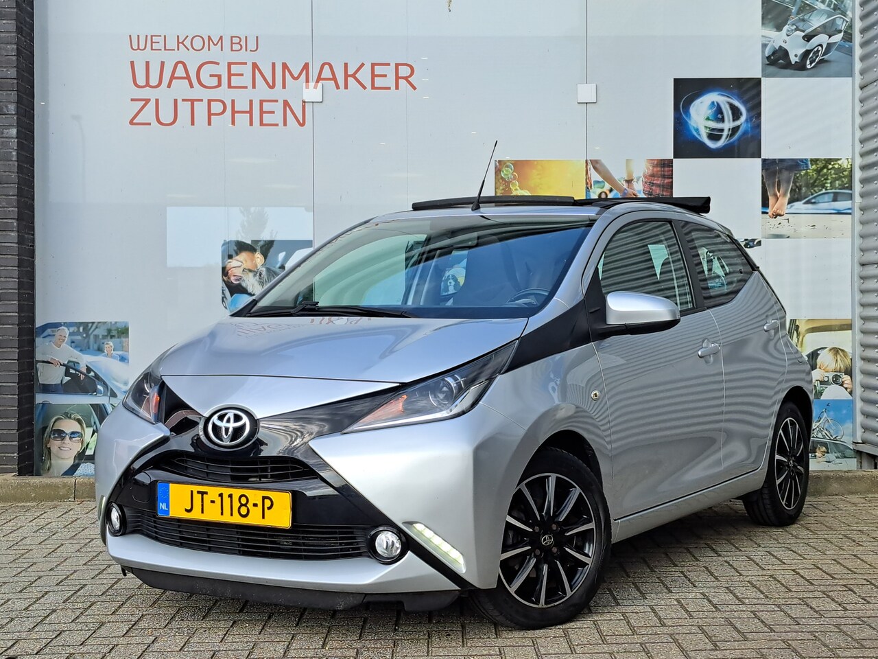 Toyota Aygo - 1.0 VVT-i X-Wave | ELEKTRISCH OPEN DAK | AIRCO | PARKEERCAMERA | - AutoWereld.nl