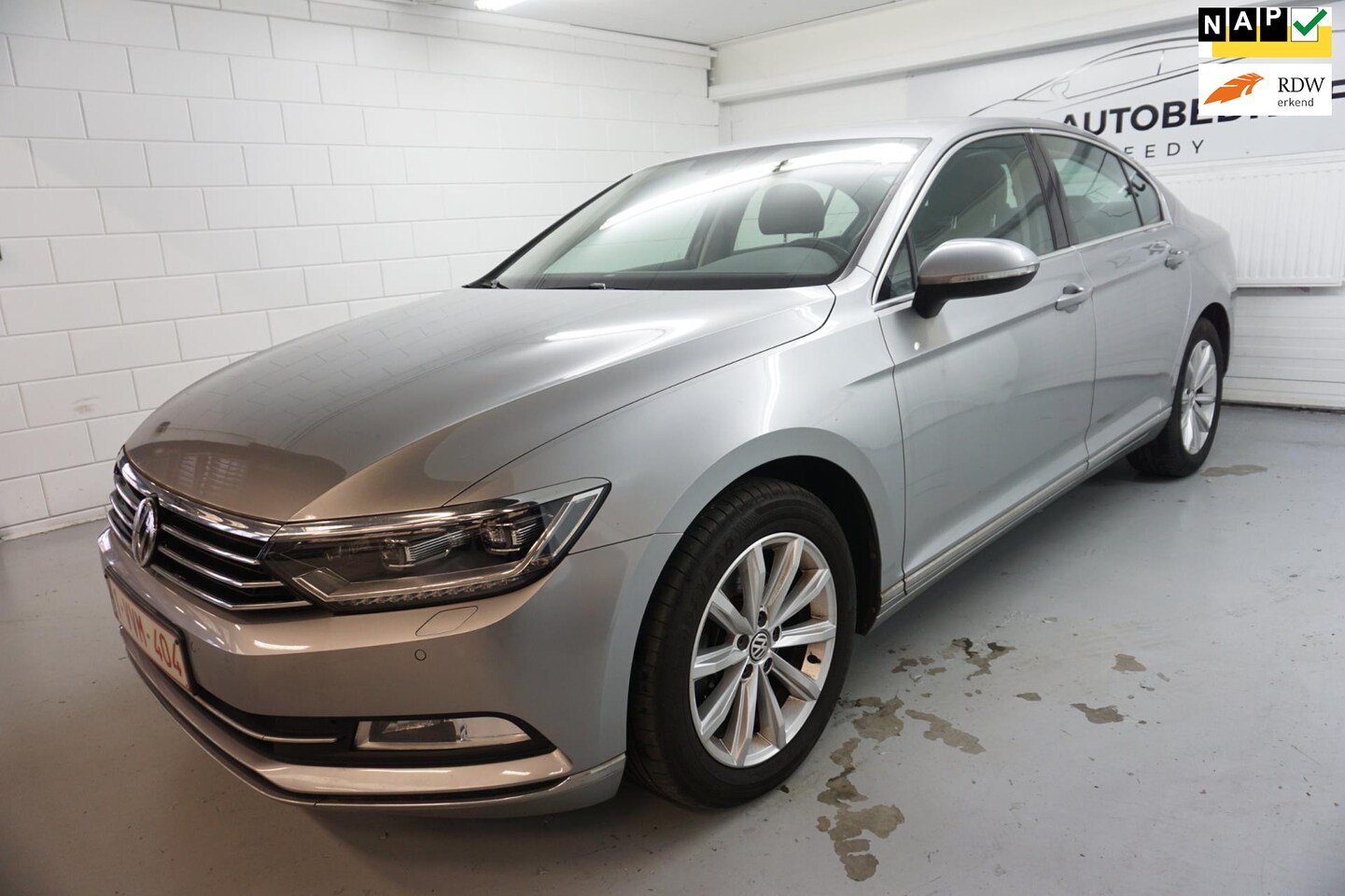 Volkswagen Passat - 1.6 TDI Highline Automaat €14750 EX BTW /NAVI / CAMERA - AutoWereld.nl