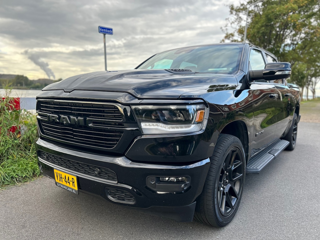 Dodge Ram 1500 - 5.7 V8 4x4 Crew Cab Longhorn 5.7 V8 4x4 Crew Cab Longhorn - AutoWereld.nl