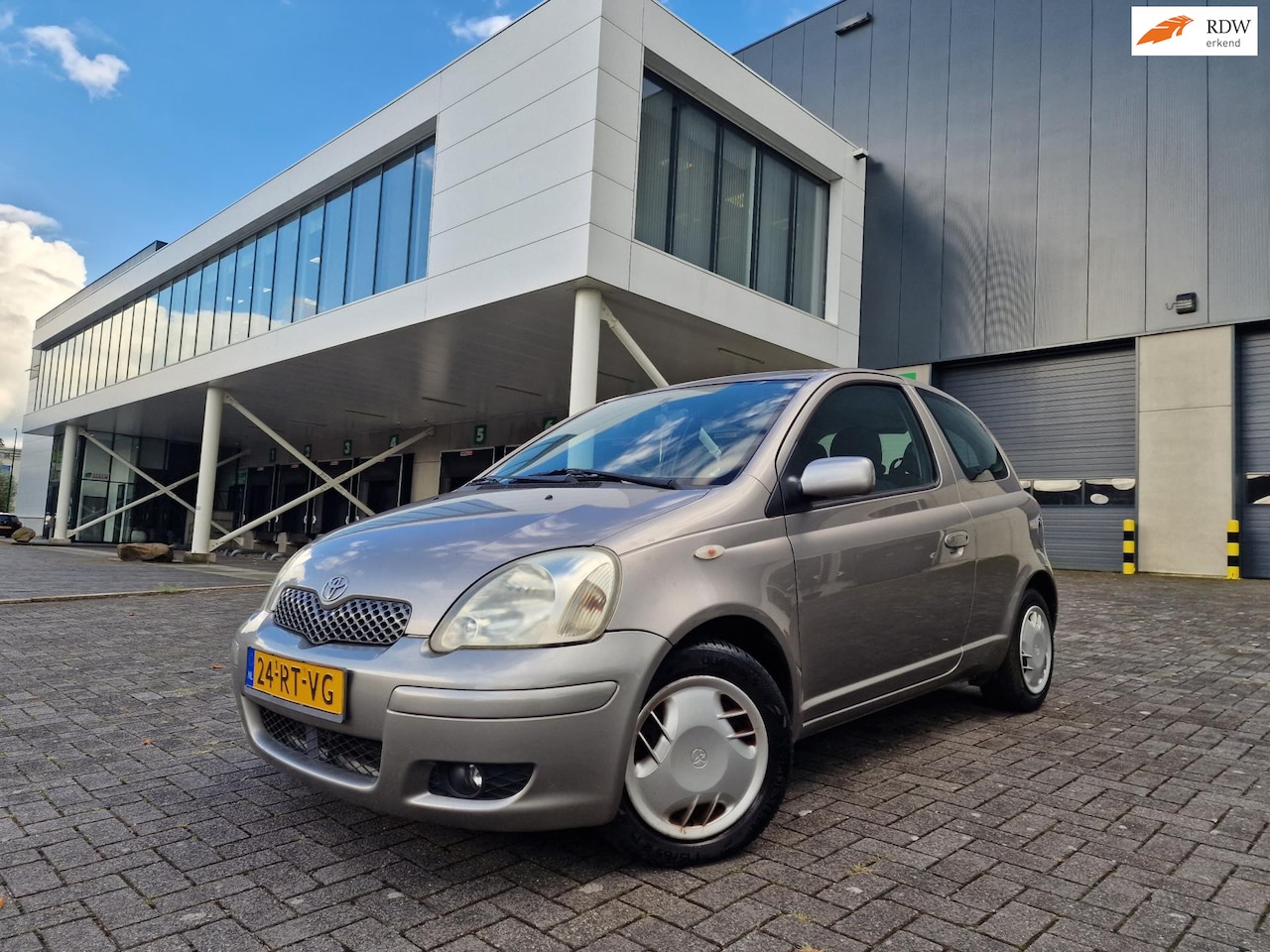 Toyota Yaris - 1.3 VVT-i S-Line AIRCO ELEC.PAKET 2 X SLEUTELS - AutoWereld.nl