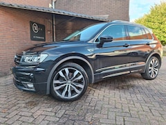 Volkswagen Tiguan - 2.0 TSI 4Motion Highline R-Line DSG Navigatie / Car Play / Xenon / Trekhaak / Stoelverwarm