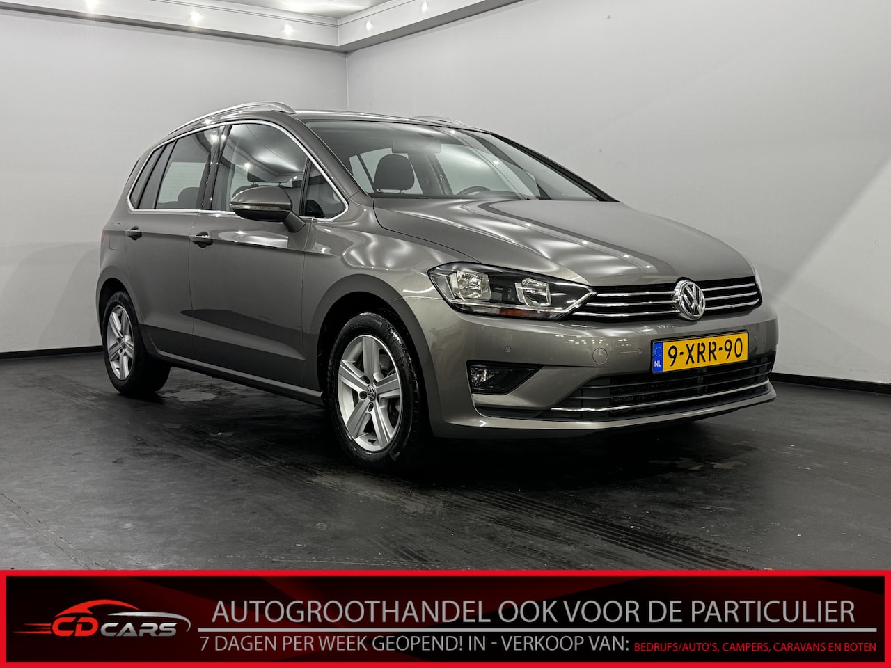 Volkswagen Golf Sportsvan - 1.2 TSI Highline Parkeer sensoren, Navi, Clima, Cruise control, A start stop - AutoWereld.nl