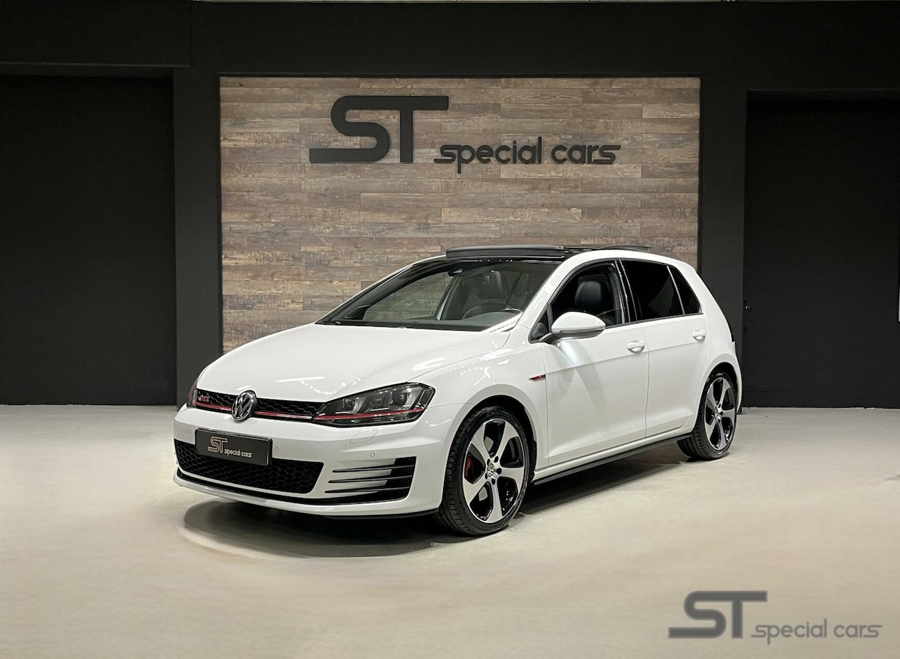 Volkswagen Golf - 2.0 TSI GTI Performance|Pano| Leder| Harman Kardon - AutoWereld.nl