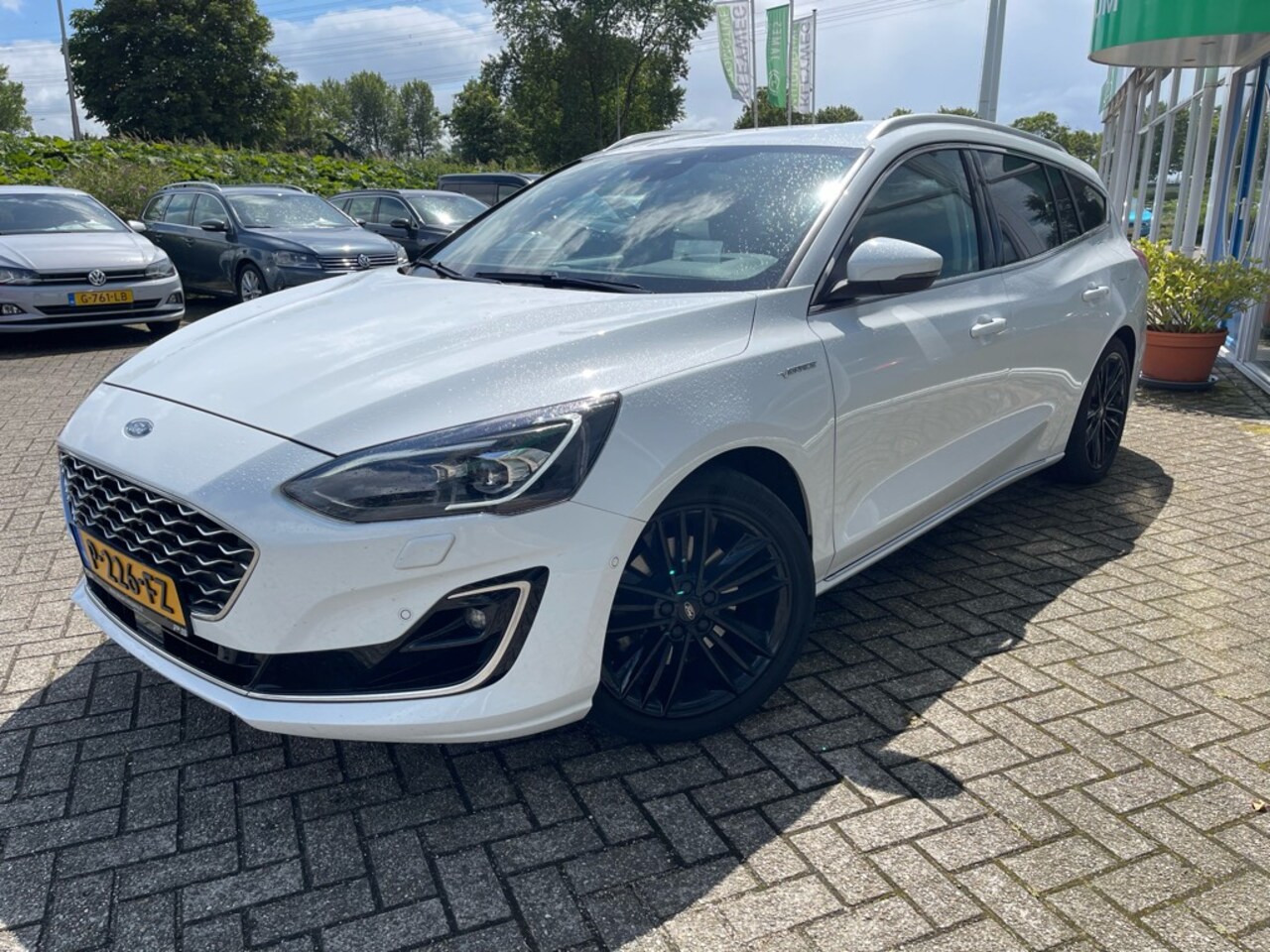 Ford Focus Wagon - 1.5 EcoB. Vignale, Aut, Nav, Carplay, 18"inch - AutoWereld.nl