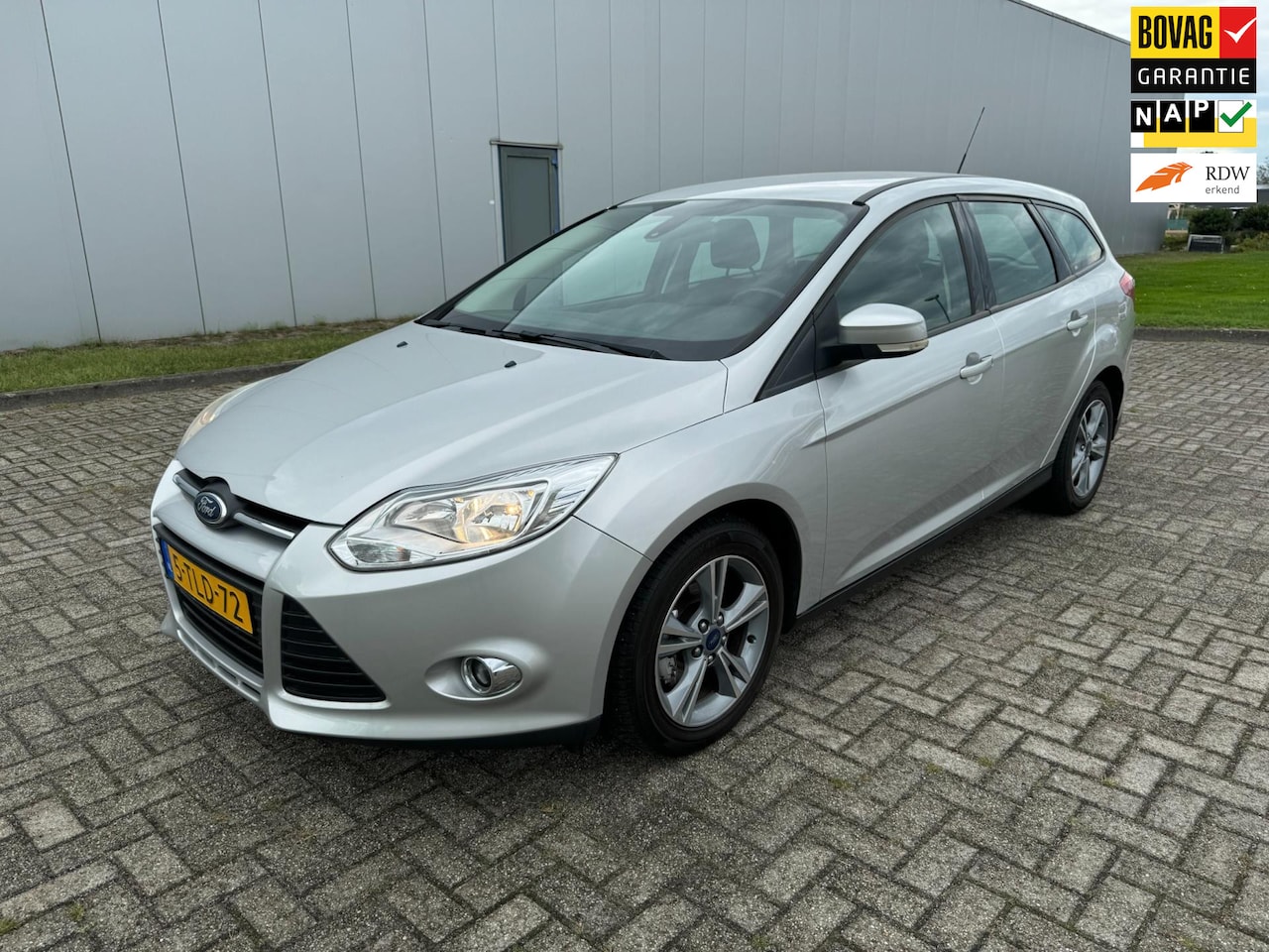 Ford Focus Wagon - 1.0 EcoBoost Edition 1.0 EcoBoost Edition, Airco, Navigatie - AutoWereld.nl