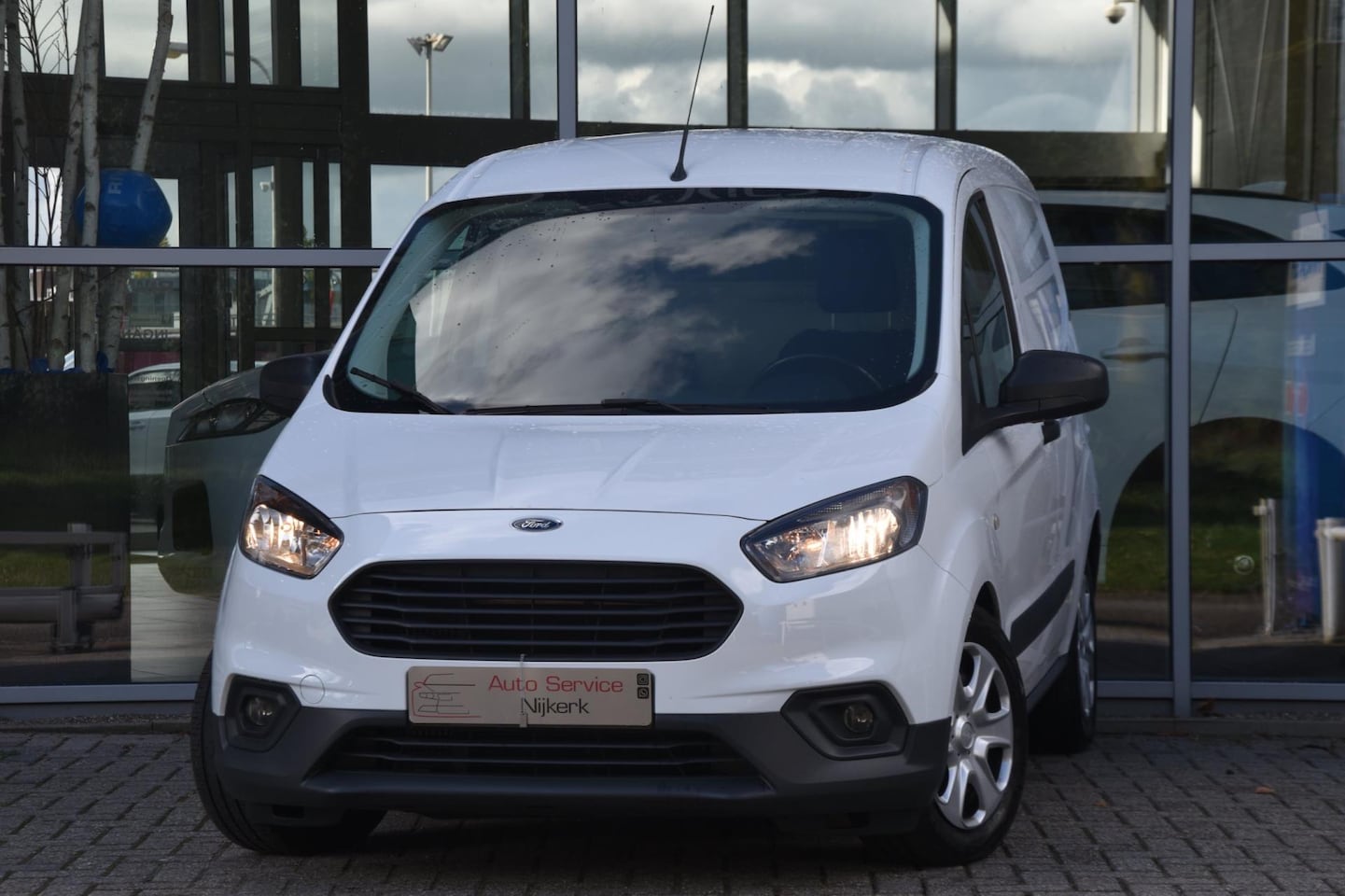 Ford Transit Courier - 1.5 TDCI Trend Airco Elek. Ramen Btw 1ste Eigenaar + Inruil Mogelijk - AutoWereld.nl