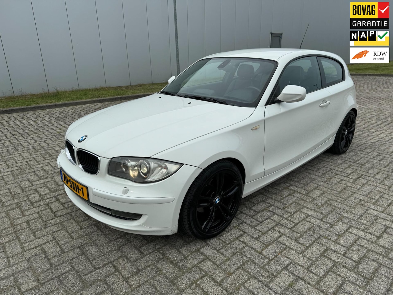 BMW 1-serie - 116i EffDyn. Ed. Business Line Ultimate Edition 116i EffDyn. Ed. Business Line Ultimate Edition, leer - AutoWereld.nl