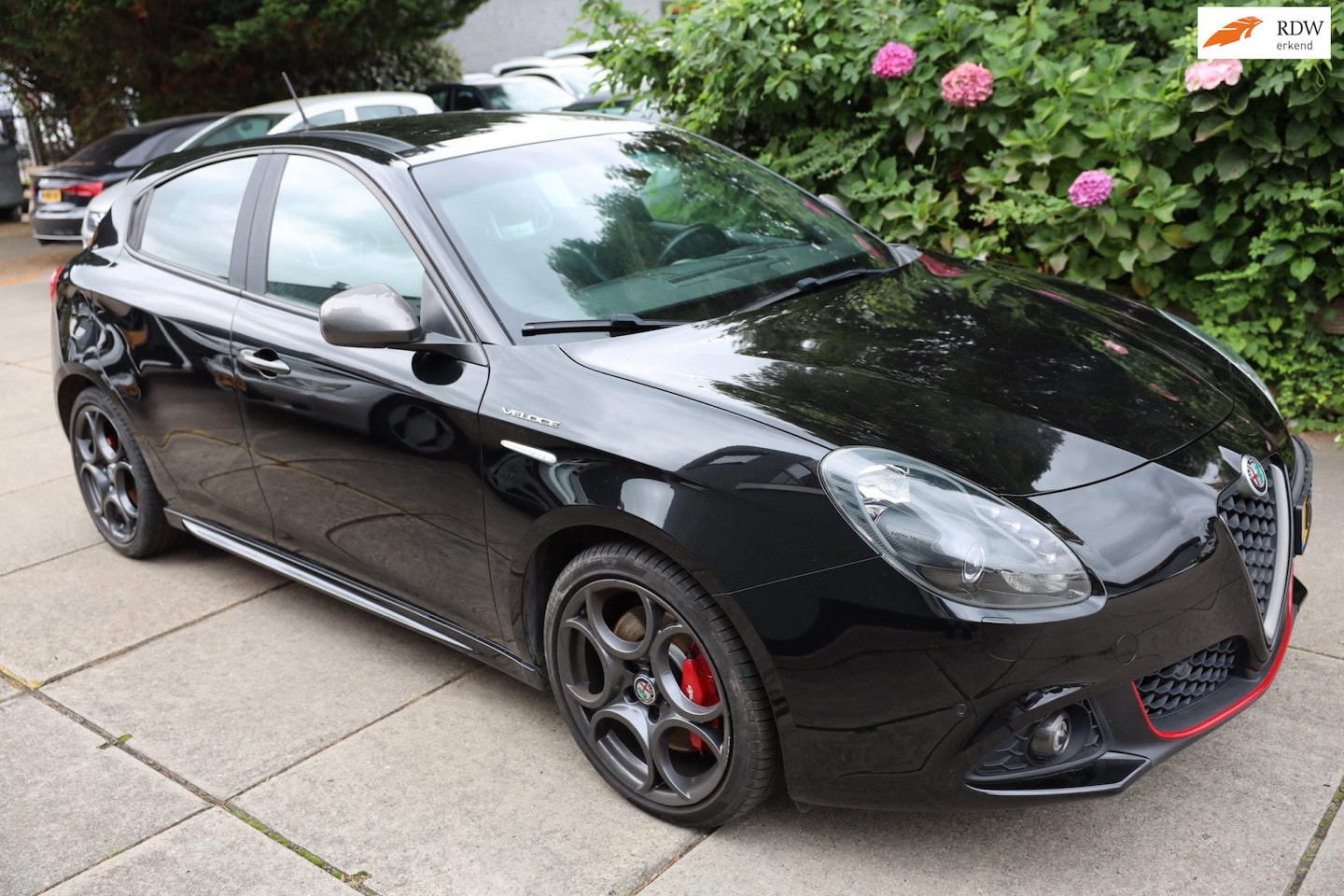 Alfa Romeo Giulietta - 1.750 Turbo Veloce / BTW / 241 PK / AUT / Navi / Ecc / Cruise Control / BOSE / F1 / Schaal - AutoWereld.nl