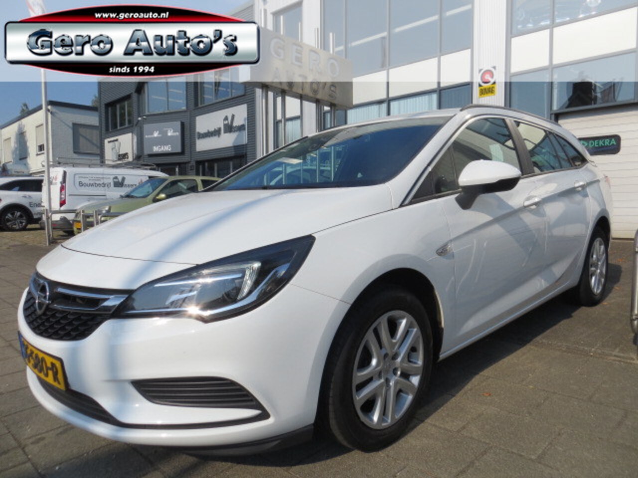 Opel Astra Sports Tourer - 1.0 Business+ in prijs verlaagd airco ,navigatie ,pdc,cruise control - AutoWereld.nl