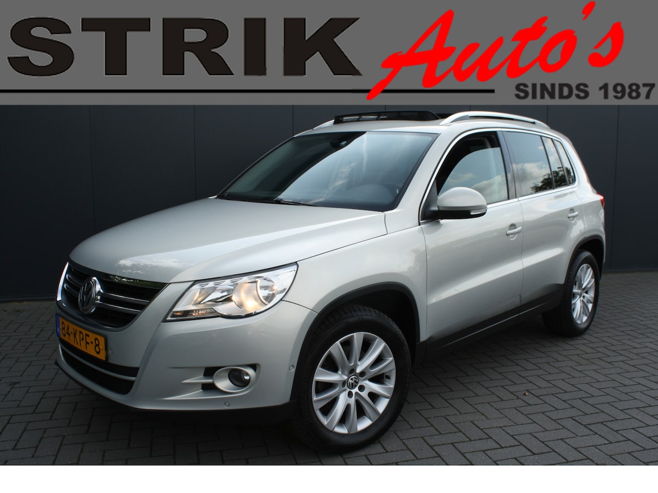 Volkswagen Tiguan - 1.4 TSI 150PK Sport&Style 4Motion - NAVIGATIE - CAMERA - TREKHAAK - PARKEERSENSOREN - AutoWereld.nl