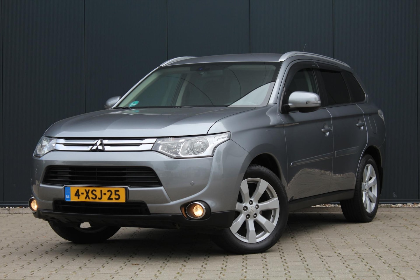 Mitsubishi Outlander - 2.0 Business Edition | 7 Persoons | Automaat | Trekhaak | Navigatie | NAP | APK | PDC | - AutoWereld.nl