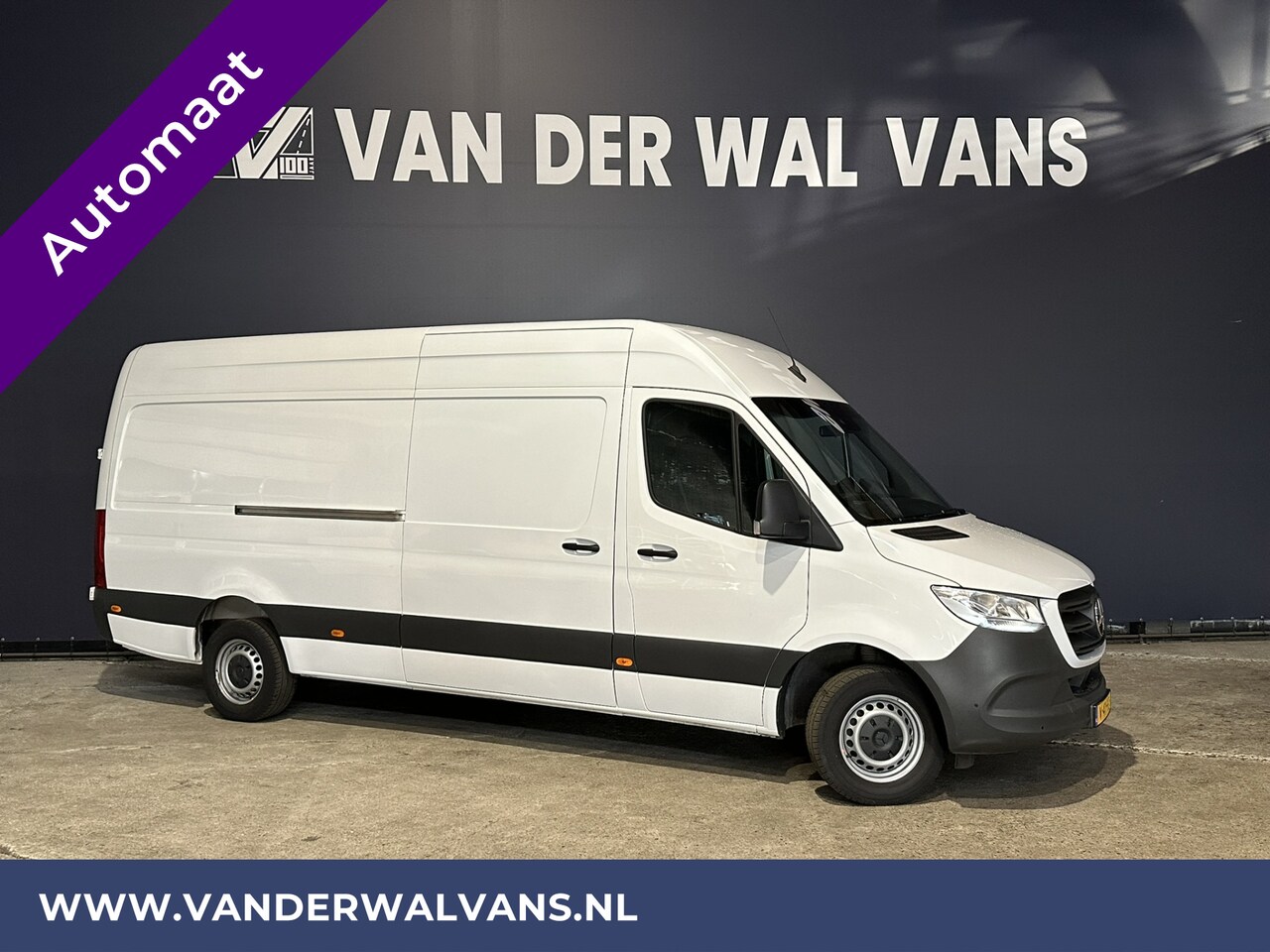 Mercedes-Benz Sprinter - 317 CDI 170pk Automaat L3H2 Fabrieksgarantie Euro6 Airco | Navigatie | Camera | Apple Carp - AutoWereld.nl