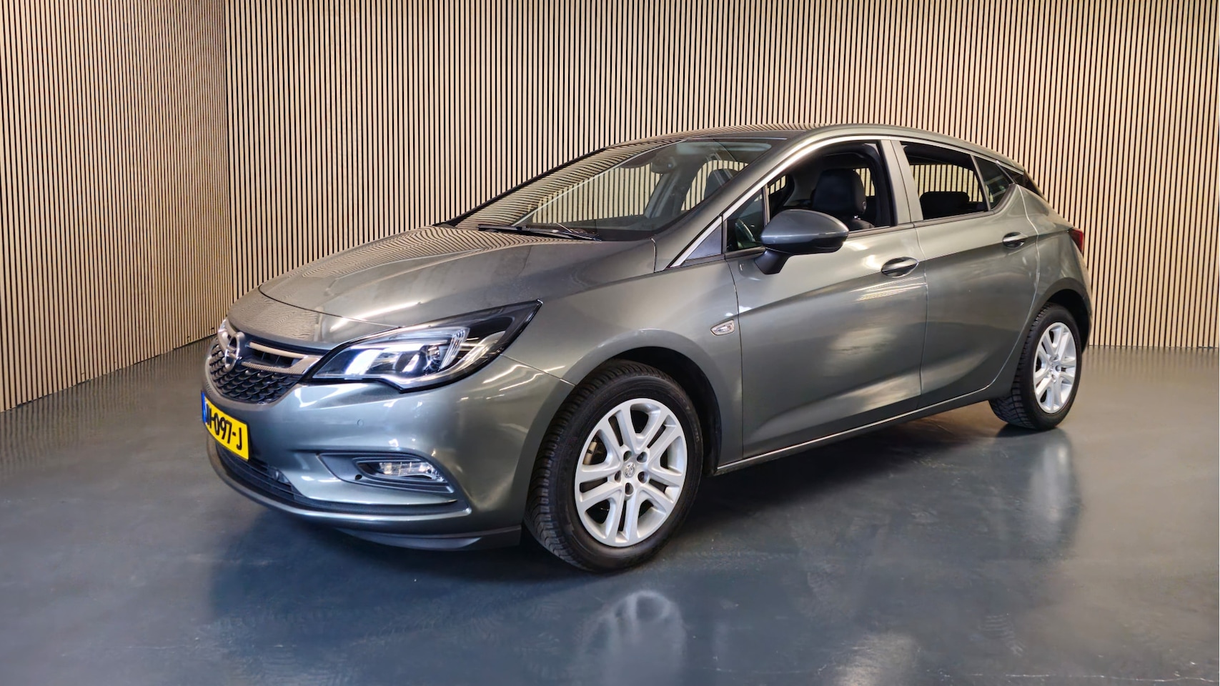 Opel Astra - 1.0 Business+ - Apple Carplay/Android Auto - Navi - Park. sensoren voor en achter - AutoWereld.nl