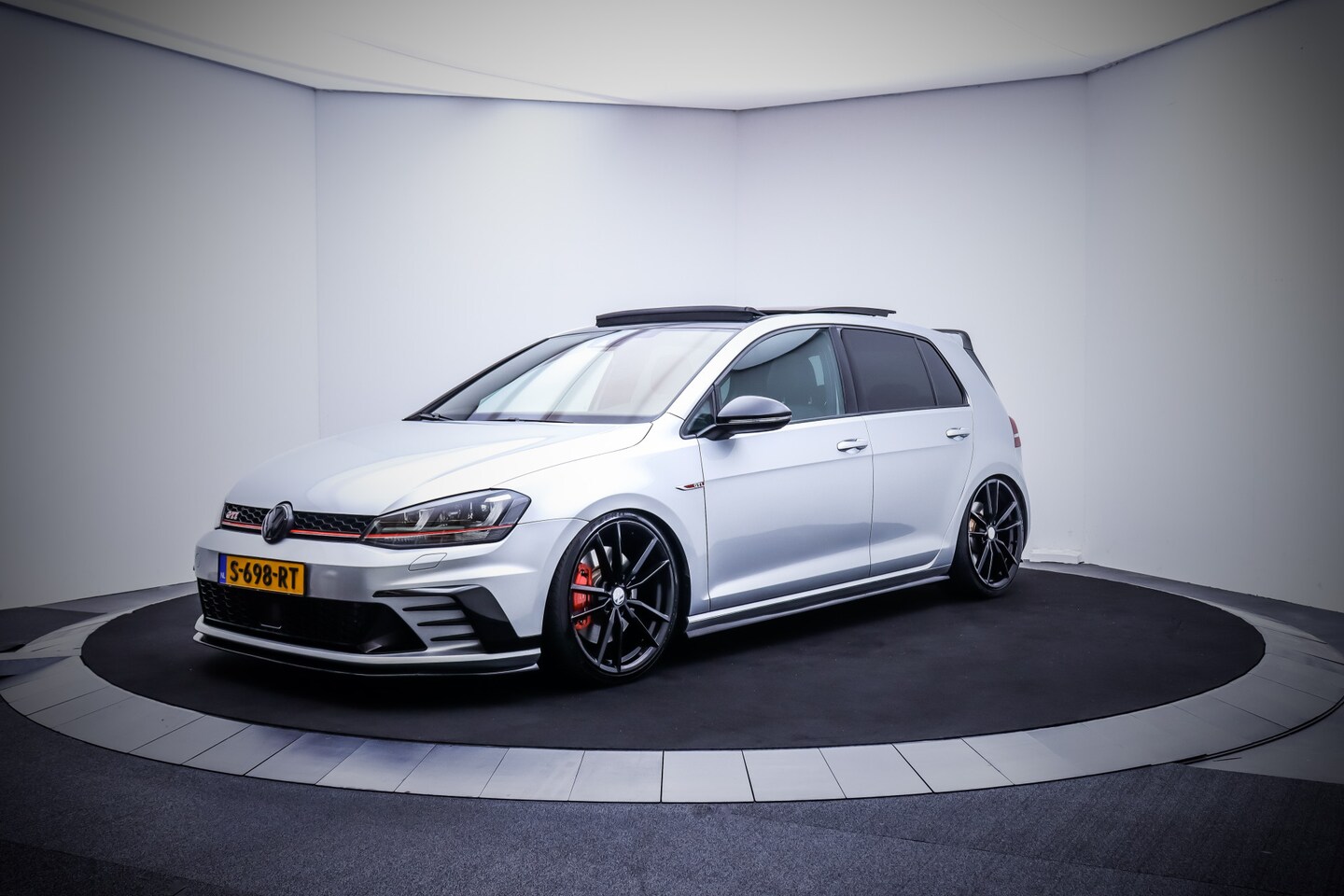 Volkswagen Golf - 2.0GTI Dsg Clubsport PANO/XENON/NAVI/APP CONNECT/CAMERA/BLINDSPOT/STOELVERW./ACC/LMV 19'' - AutoWereld.nl