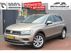 Volkswagen Tiguan - 1.5 TSI 150pk DSG ACT Highline Pano dak , Led / Xenon, Stoelverw., Virtual Dashboard, Trek