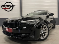 BMW 5-serie Touring - 530e High Exe PANO/H&K/MASSAGE+COMFORT/ACC/18"/CARPLAY/STANDKACHEL/PRIVACY/SHADOW-LINE/BLA