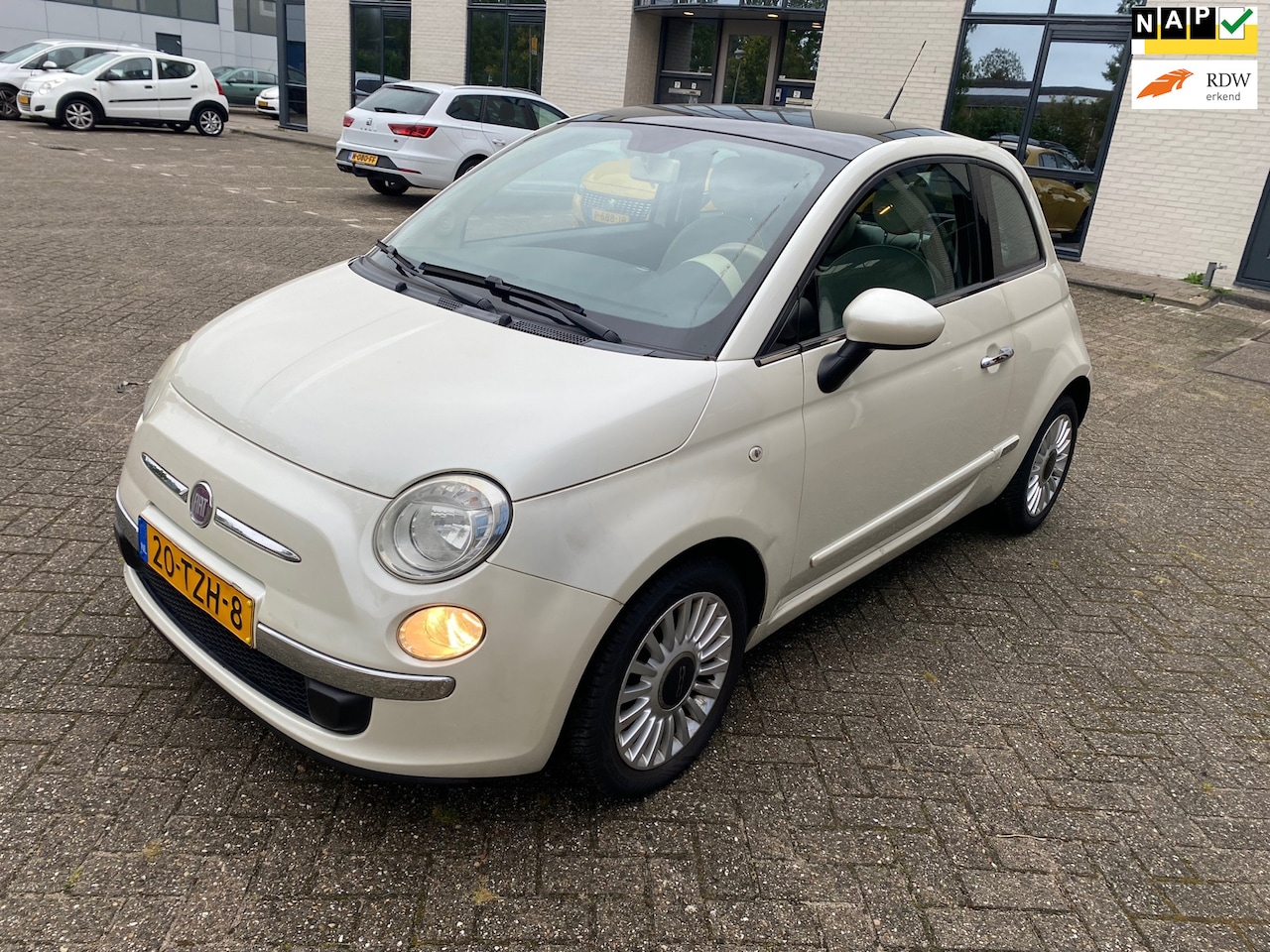 Fiat 500 - 1.2 Lounge / 1 JAAR APK / PANO / AIRCO / NAP / BOEKJES / 2 SLEUTELS / ZEER NETTE AUTO!!! - AutoWereld.nl