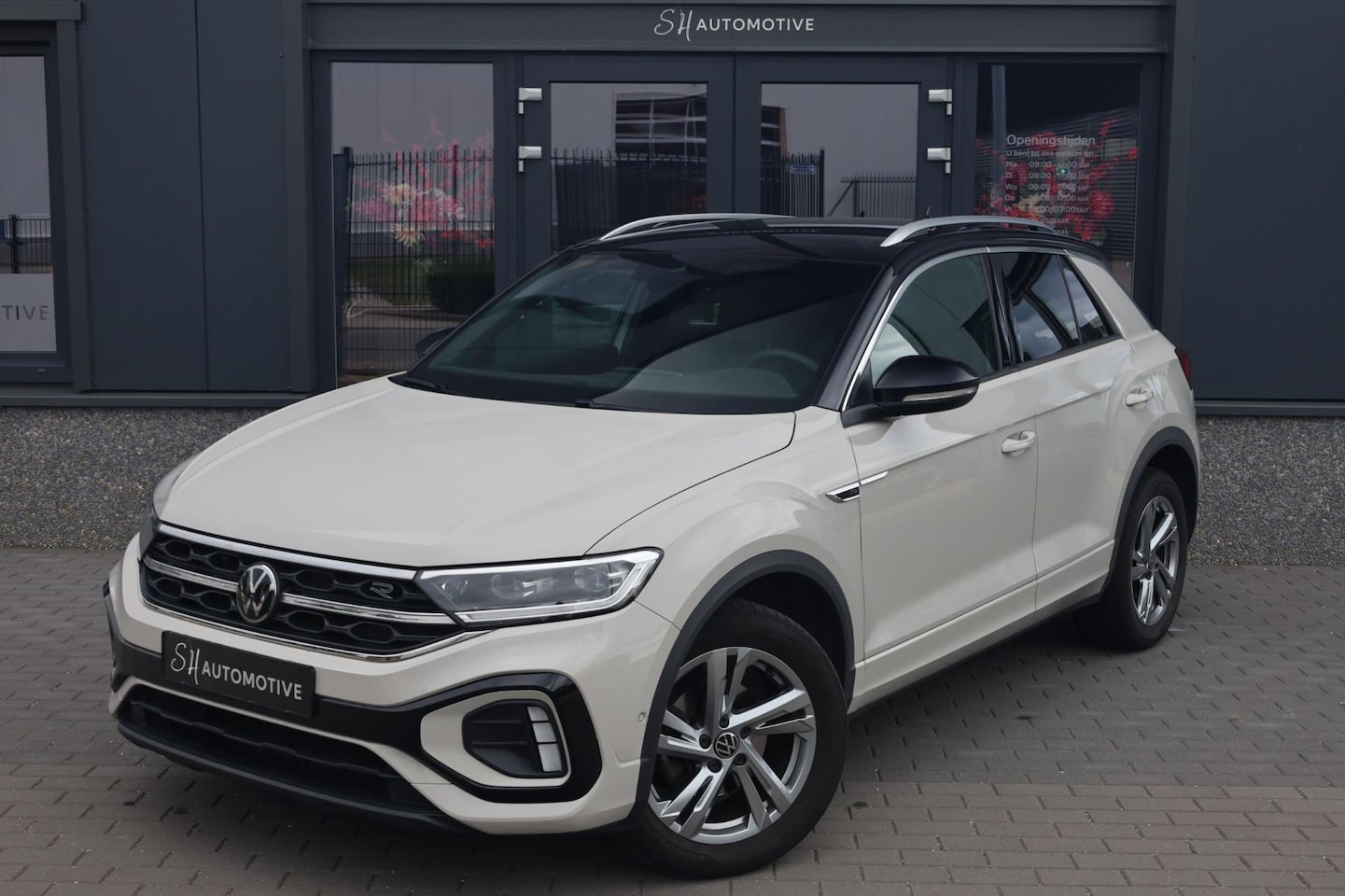 Volkswagen T-Roc - 1.5 TSI R-Line Business+ / STOELVERWARMING / CARPLAY / HALF LEDER - AutoWereld.nl