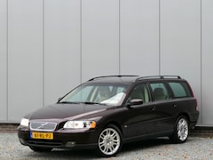 Volvo V70 - 2.4 Edition Navi / Trekhaak / Cruise Control / Houten interieurdelen