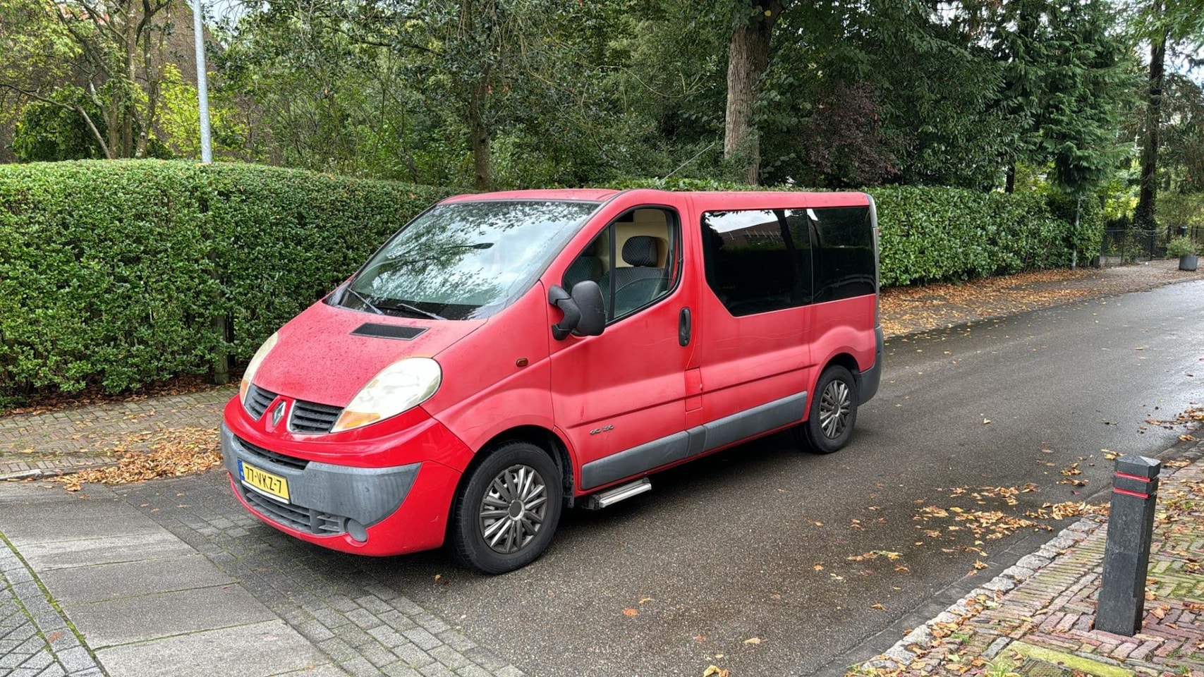 Renault Trafic - 2.5 dCi T27 L1H1 130.00 NAP AUTOMAAT ROOD 2007 - AutoWereld.nl