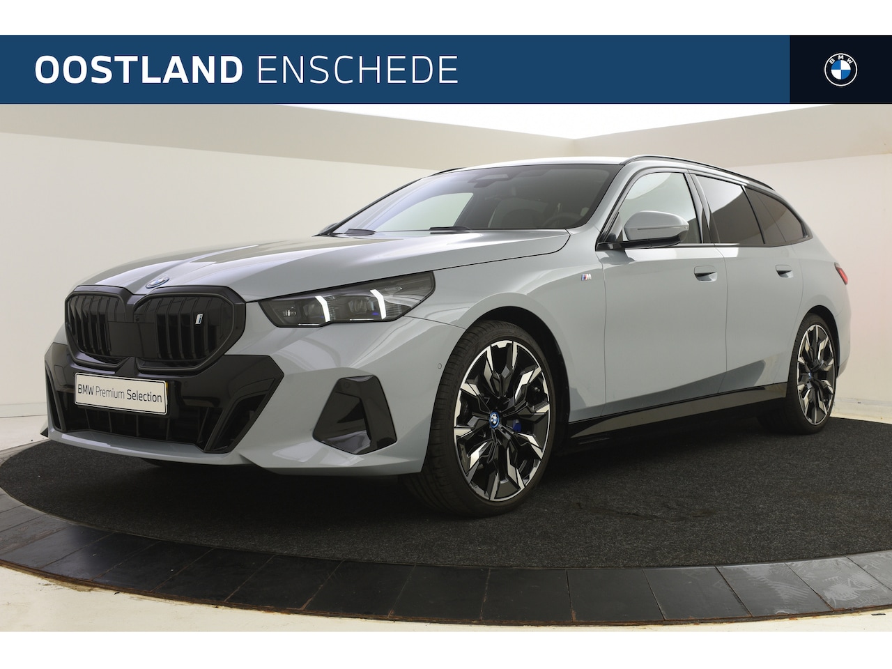 BMW i5 Touring - eDrive40 High Executive M Sport / Panoramadak / Trekhaak / Stoelventilatie / Adaptieve LED - AutoWereld.nl