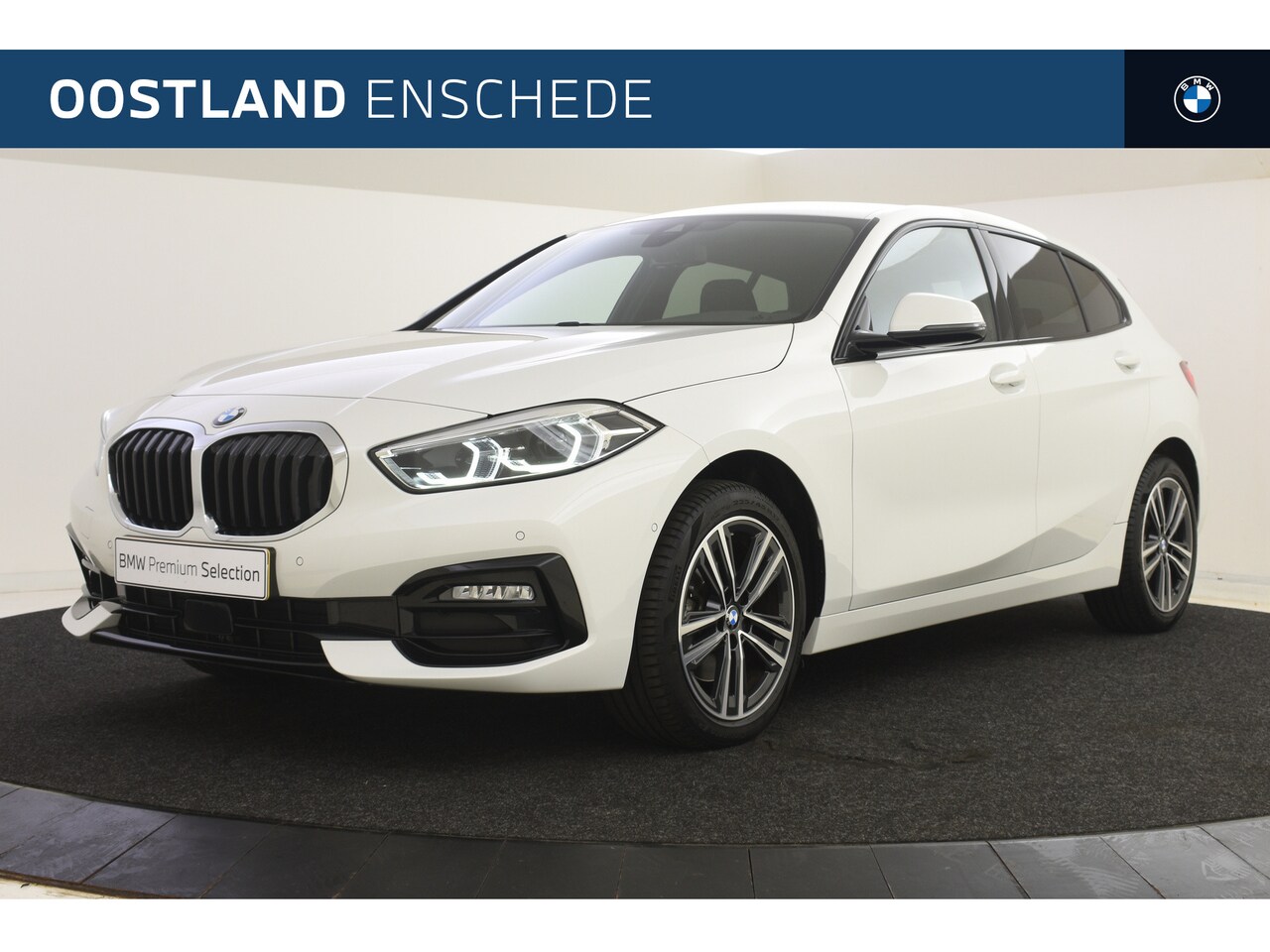 BMW 1-serie - 118i Executive Sport Line Automaat / Sportstoelen / LED / Parking Assistant / Live Cockpit - AutoWereld.nl