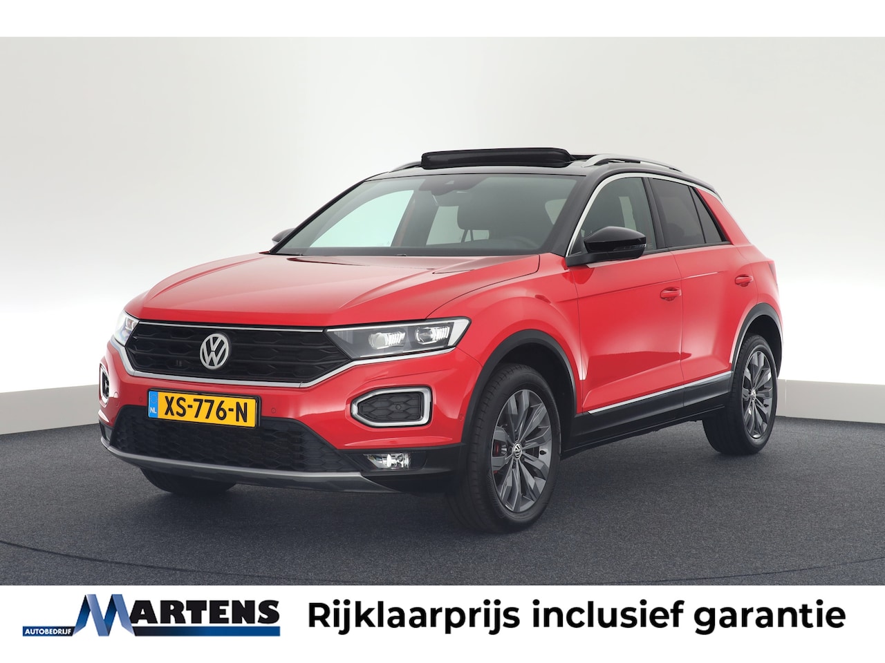 Volkswagen T-Roc - 1.5 TSI 150pk DSG Sport Trekhaak Camera Panoramadak Led Stoelverwarming Navigatie - AutoWereld.nl