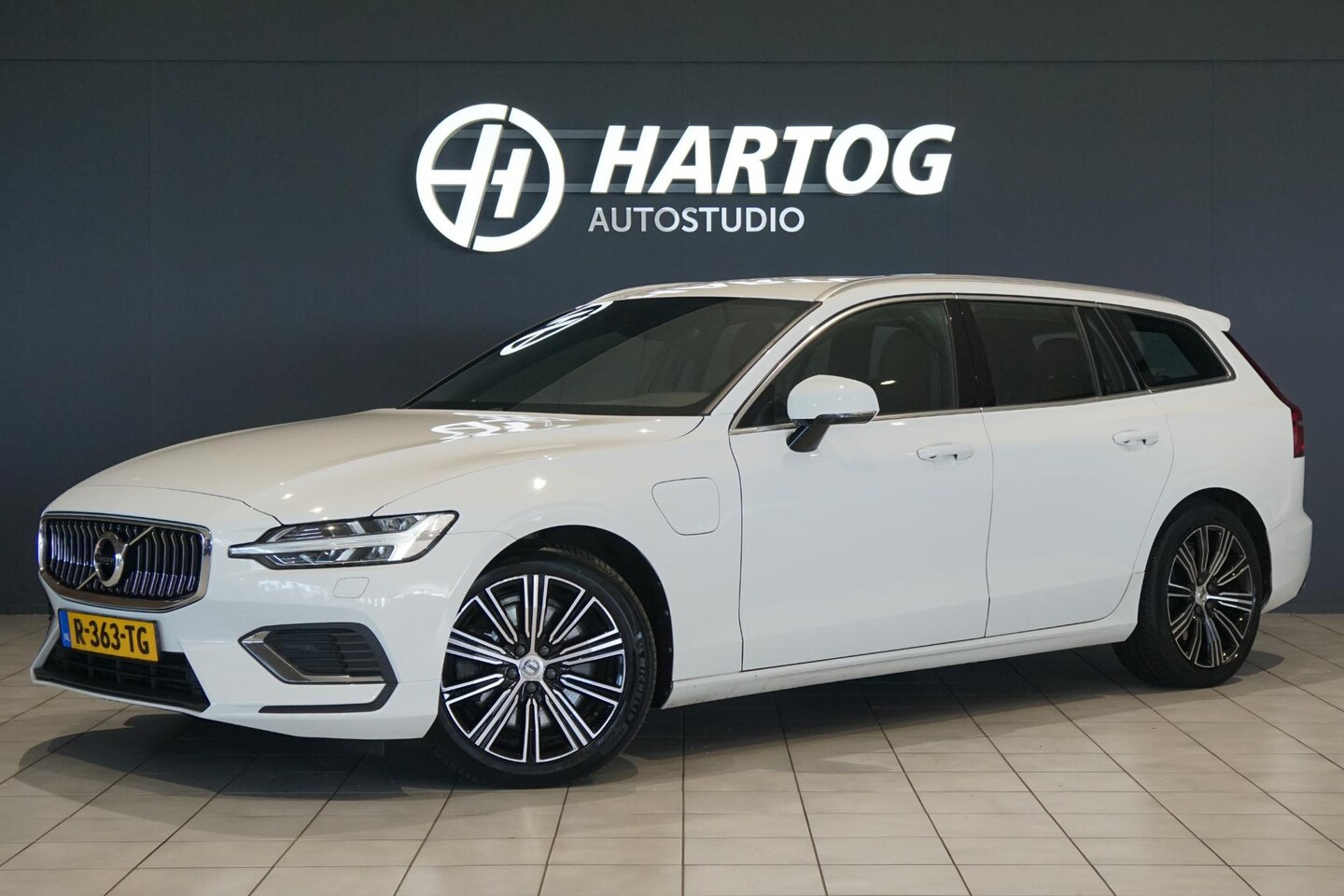 Volvo V60 - 2.0 T6 Recharge AWD Inscription 2.0 T6 Recharge 340 PK AWD Inscription - AutoWereld.nl