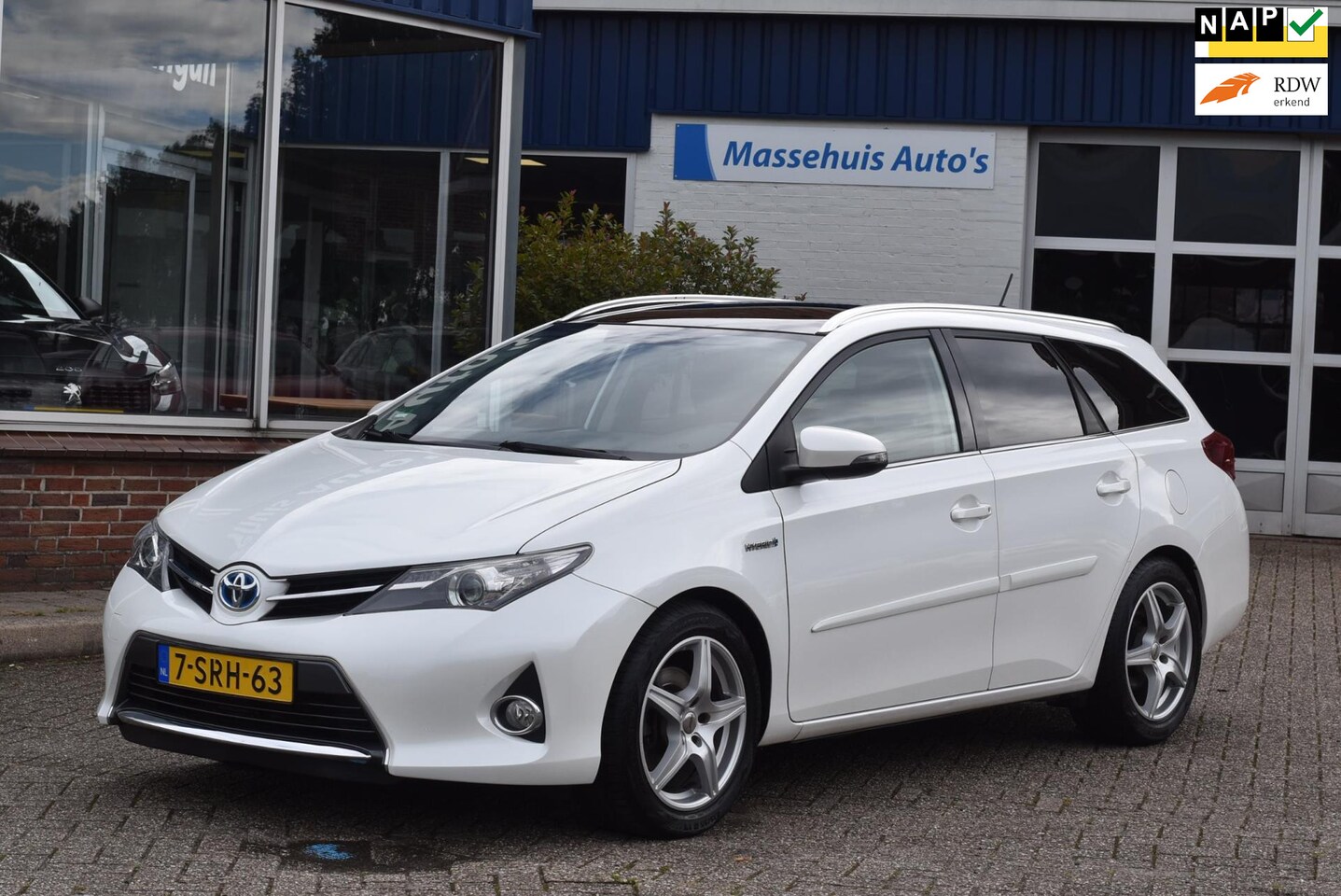 Toyota Auris Touring Sports - 1.8 Hybrid Lease 156dkm Panoramadak Navi Camera Cruise LED 2e eig. Isofix Nwe APK - AutoWereld.nl