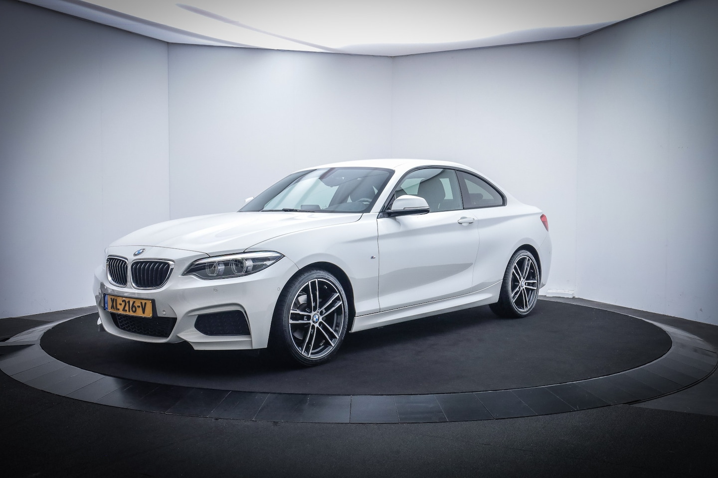 BMW 2-serie Coupé - 218iA M-Sport FULL LED/NAVI/CAMERA/SPORTSTOELEN/ALCANTARA/CRUISE/PDC V+A/LMV 18'' - AutoWereld.nl