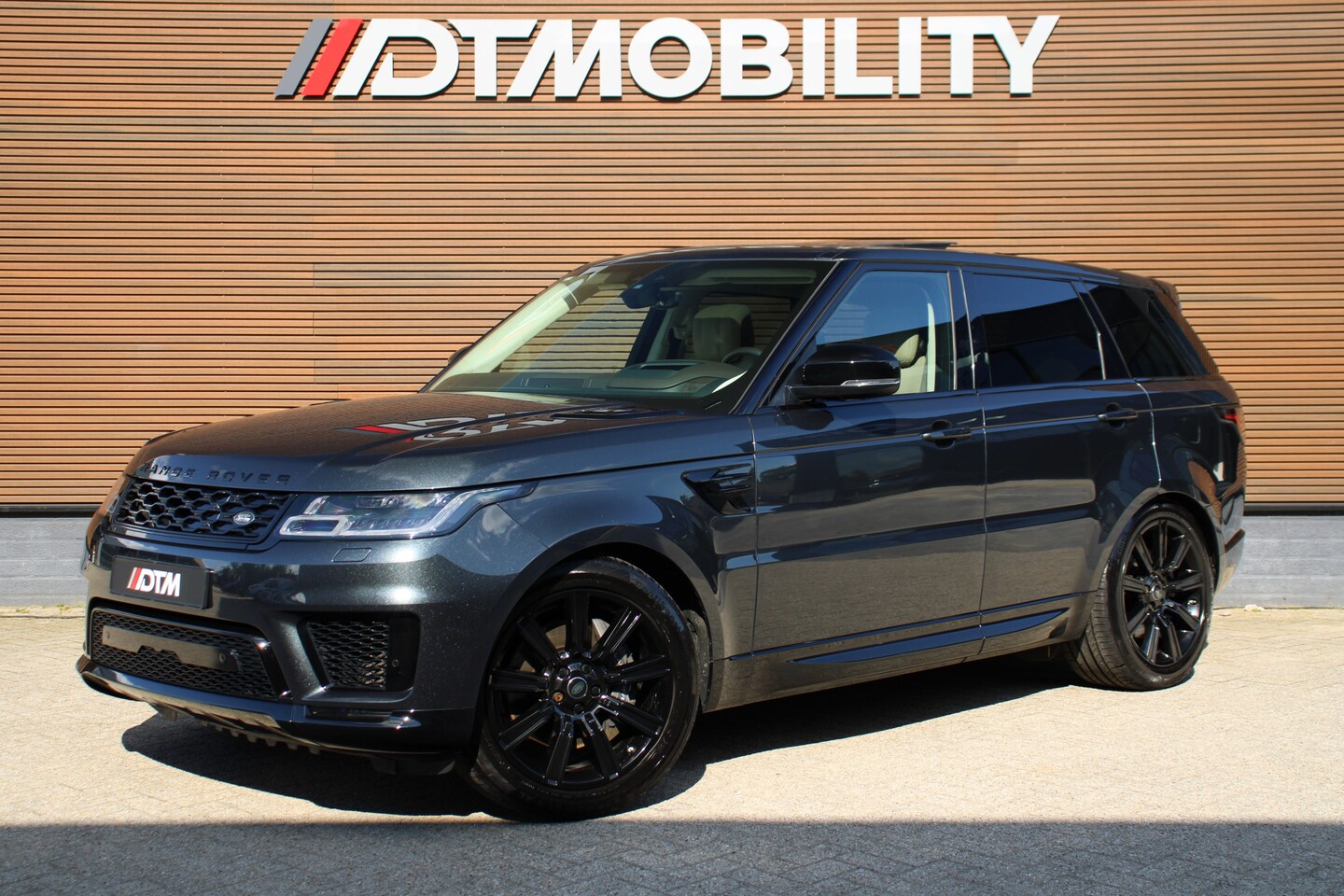 Land Rover Range Rover Sport - 2.0 P400e HSE | SVO Colour pallet | Pano | Meridian | Head-Up | - AutoWereld.nl