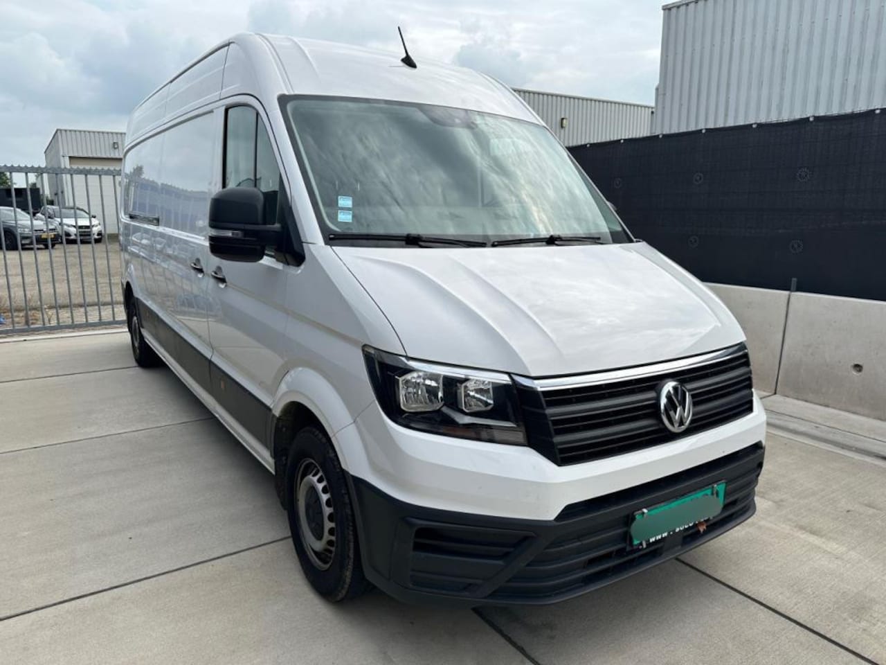 Volkswagen Crafter - 2.0 TDI DSG L4H3 RIJDBARE SCHADE - AutoWereld.nl