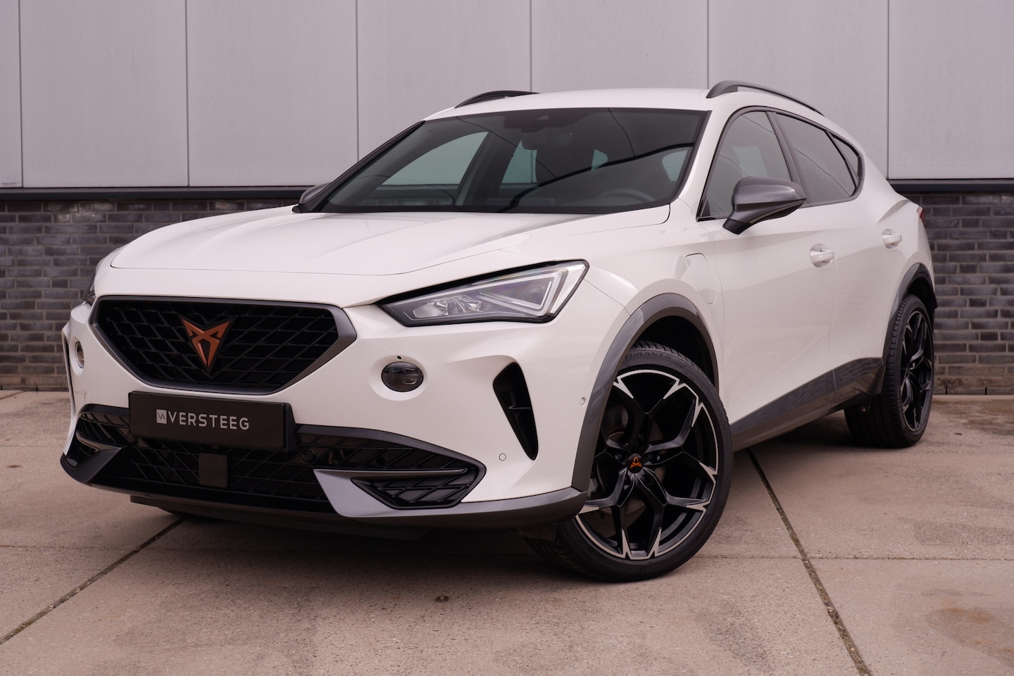 CUPRA Formentor - 1.4 e-Hybrid Business PHEV Sfeerverlichting | Virtual | LED | Carplay | Navi | Camera - AutoWereld.nl