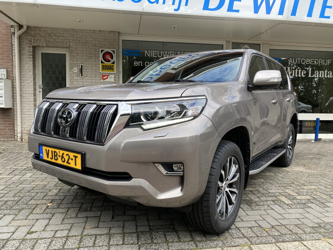 Toyota Land Cruiser - 2.8 D-4D-F Professional Window Van 1/e eIGENAAR BTW VRIJE AUTO I.V.M. PRIVE GEBRUIK. PREMI - AutoWereld.nl